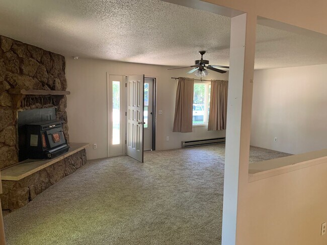 Building Photo - 3 bed 1.5 bath Columbus Home