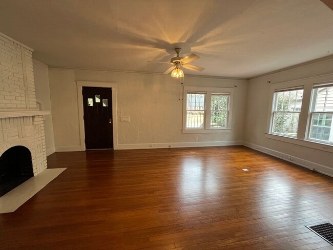 Building Photo - ENGLISH VILLAGE 21ST DUPLEX