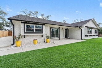 Building Photo - 28814 Holly Hill Dr