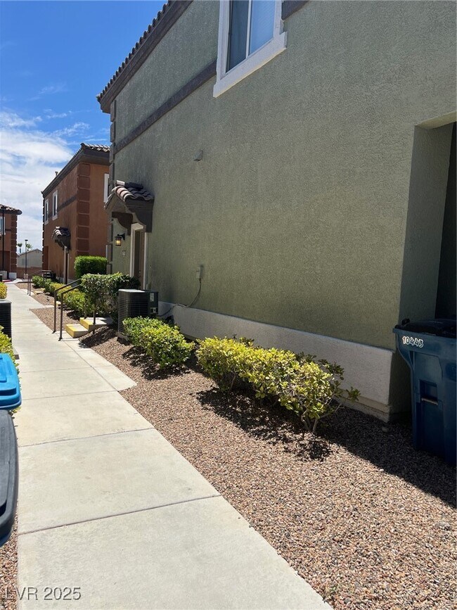 Foto del edificio - 10443 Alpine Edge Ave