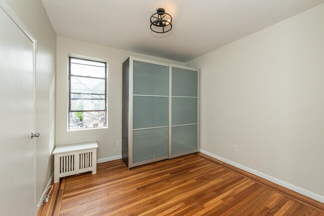 Foto del edificio - 7111 Palisade Ave