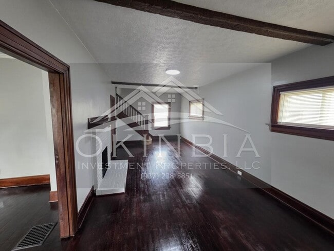 Foto del edificio - 713 W Hillcrest Ave