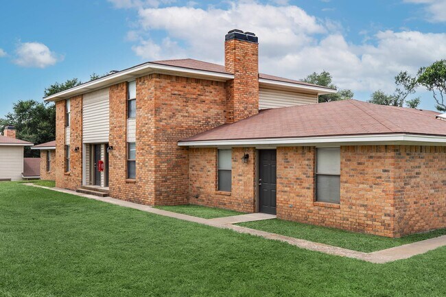 Foto del edificio - The Hunnington Townhomes