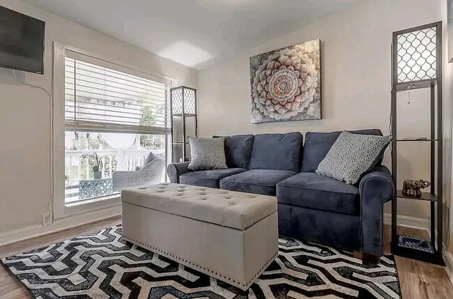 Building Photo - 228 W Jean St