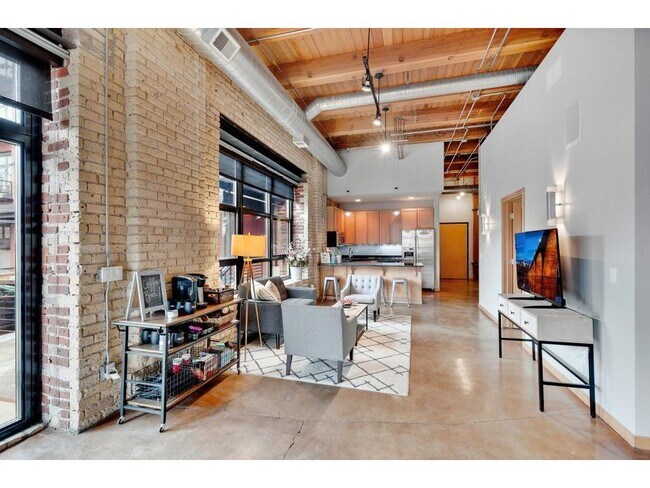Foto del edificio - 607 S Washington Ave