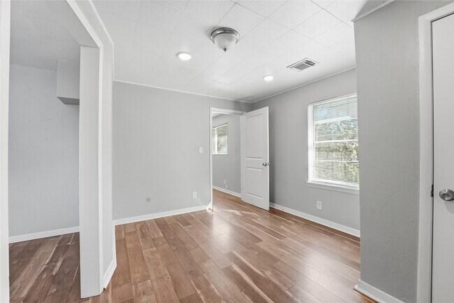 Building Photo - 6526 Linden St