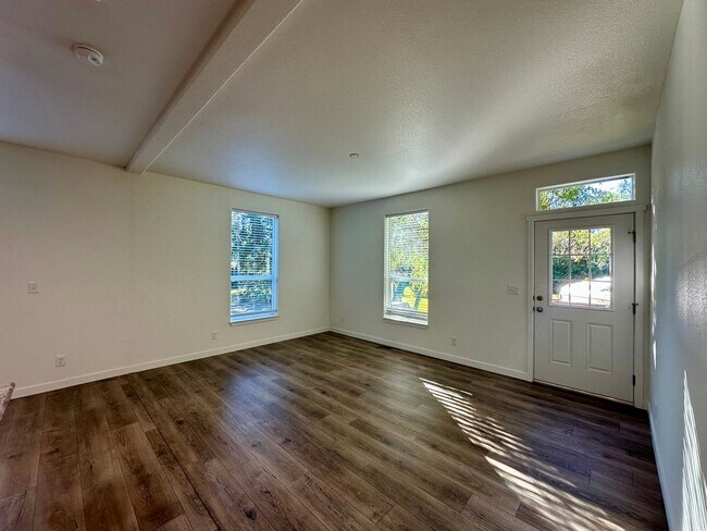 Building Photo - 1X2119-E