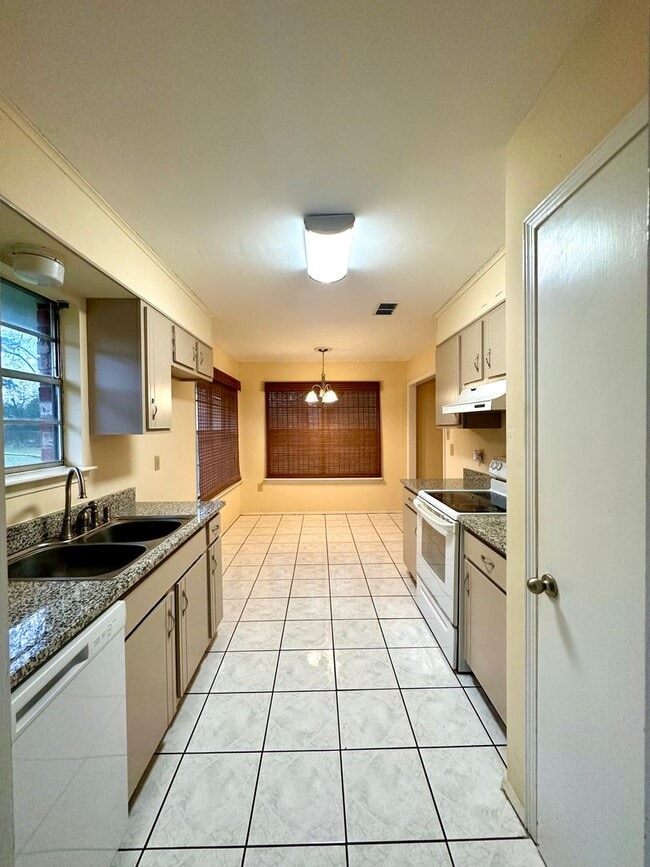 Building Photo - 3BR 2BA House in South River Oaks