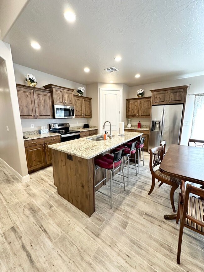 Foto del edificio - Fully Furnished Hurricane Home!