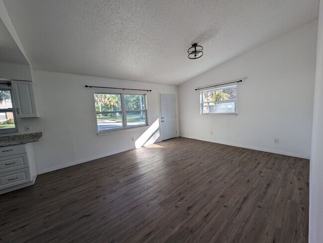 Foto del edificio - Crystal River 3/1 Duplex Available Near Wa...