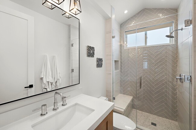 Foto del edificio - 611.5 Jasmine Ave