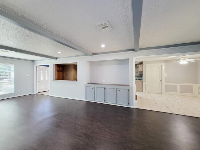 Building Photo - 17326 Ponderosa Pines Dr