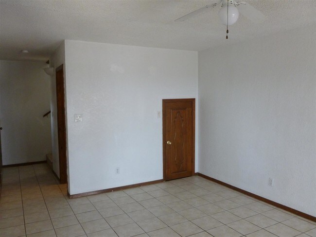 Building Photo - 8904 Comet St