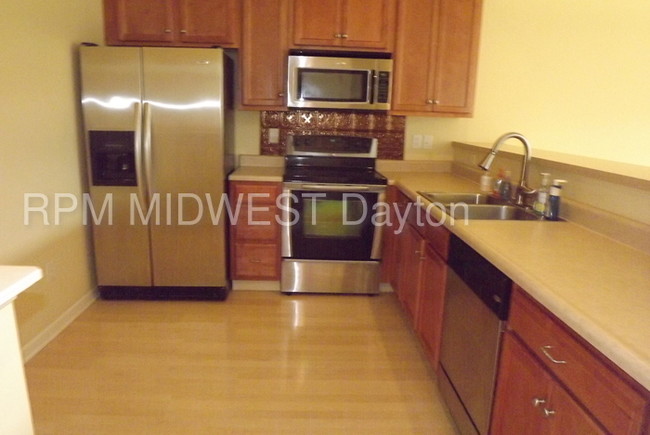 Building Photo - Beavercreek 3 Bed 2.5 Bath Condo!