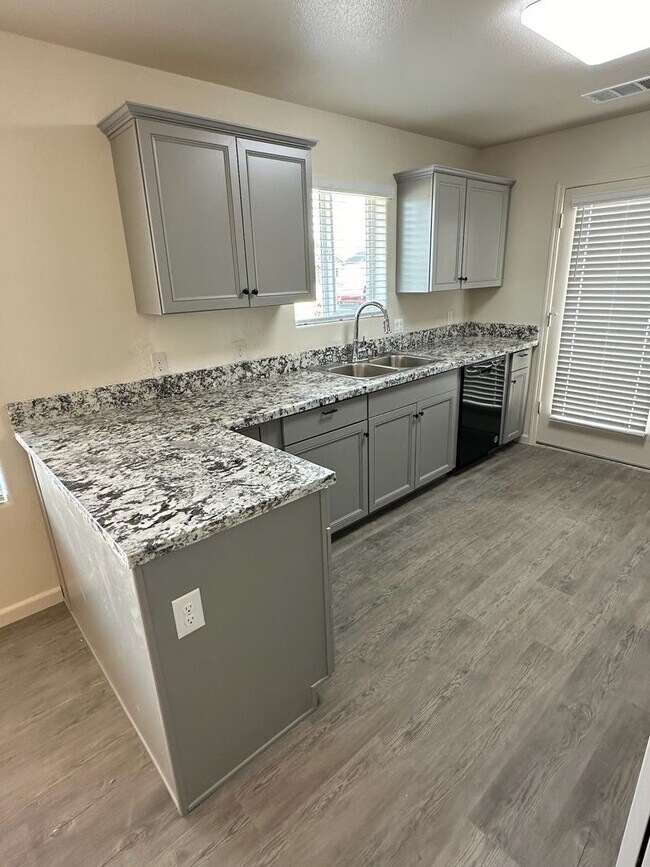 Foto del edificio - 2413 Oakmont Cir