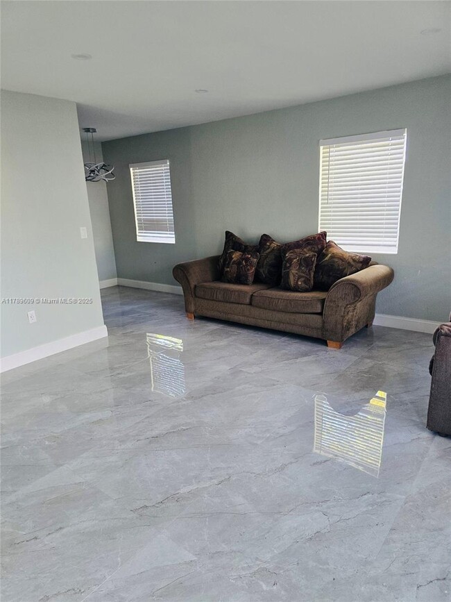 Foto del edificio - 3310 NW 8th St