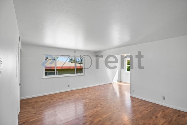 Building Photo - 138 Village Ct