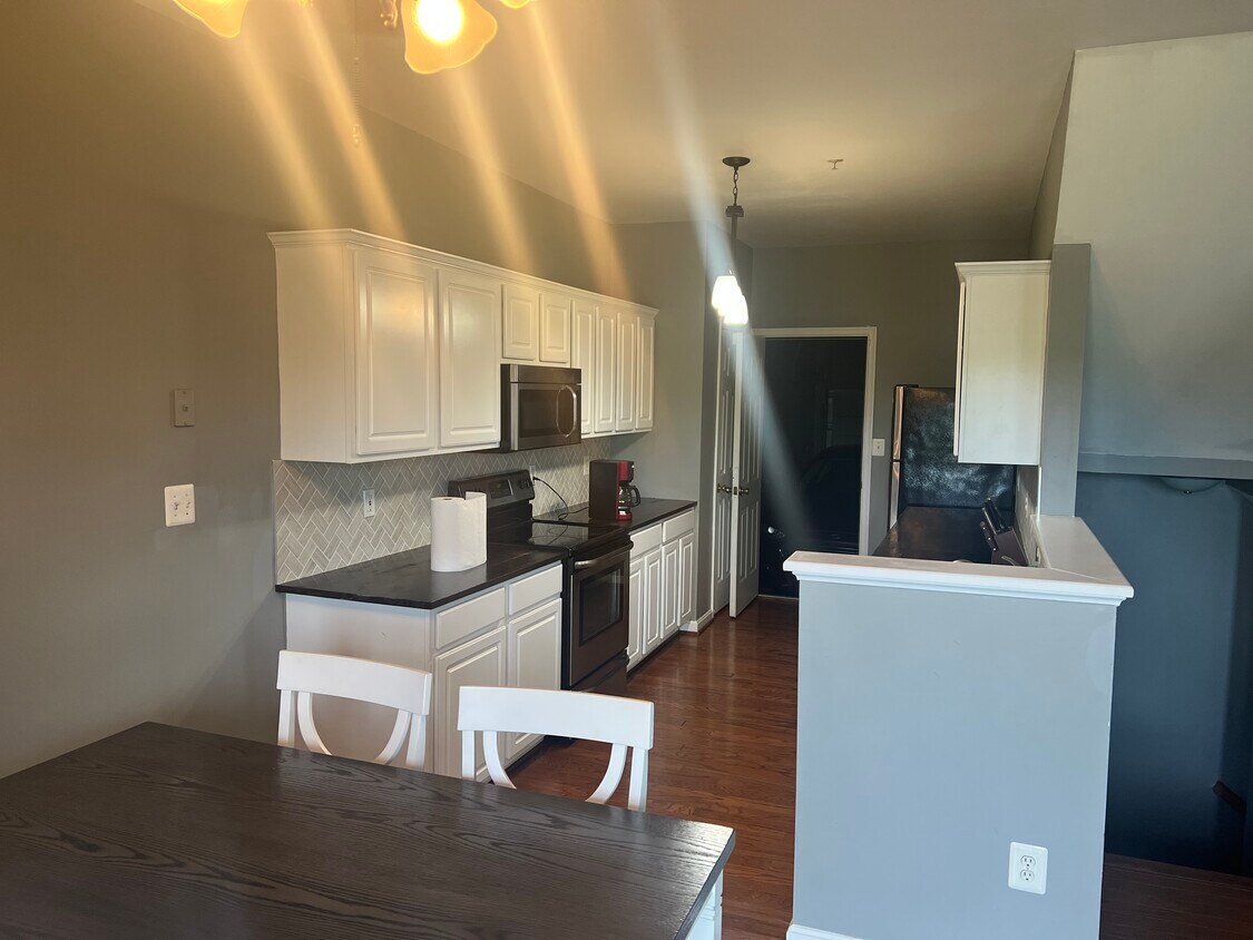 kitchen area - 14236 Hampshire Hall Ct
