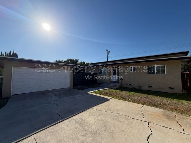 Building Photo - 9927 Overest Ave