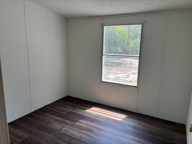 Foto del edificio - 3 bed 2 bath single family home in quiet area