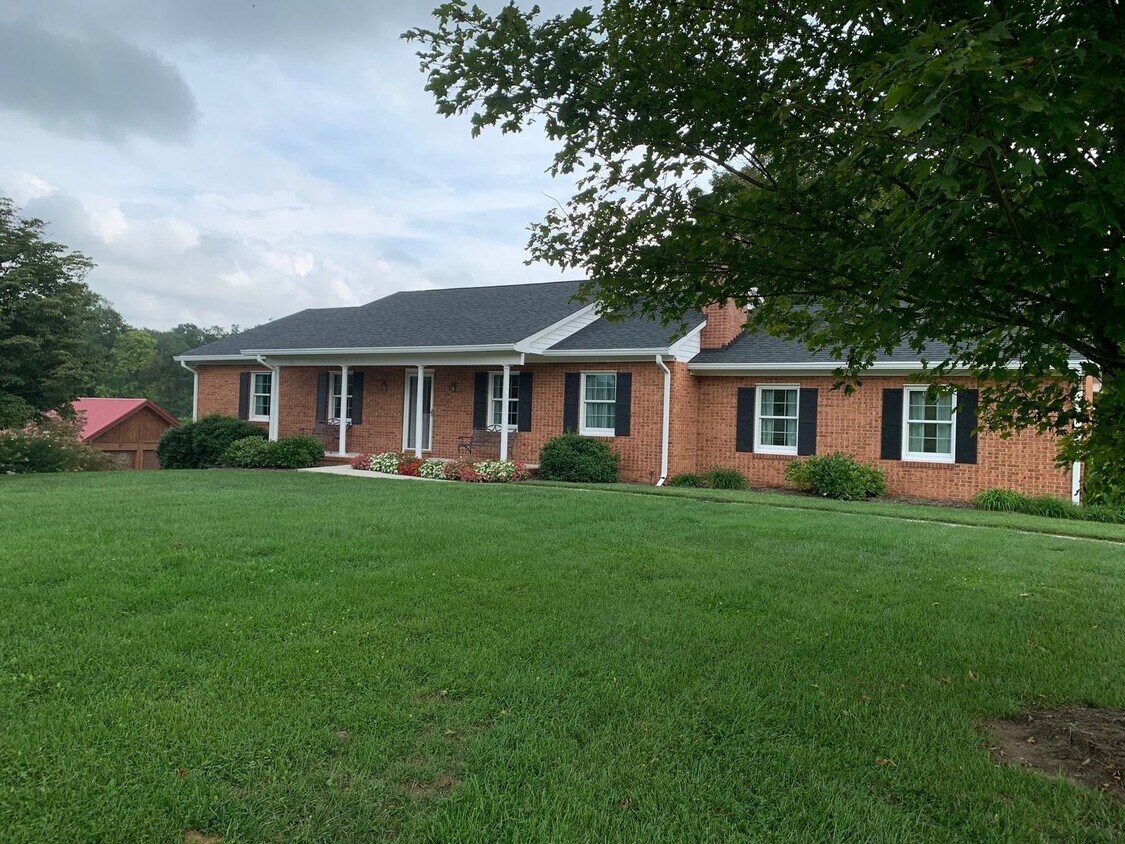 NLM *ReRental Available Now April 30,... House Rental in Blacksburg, VA