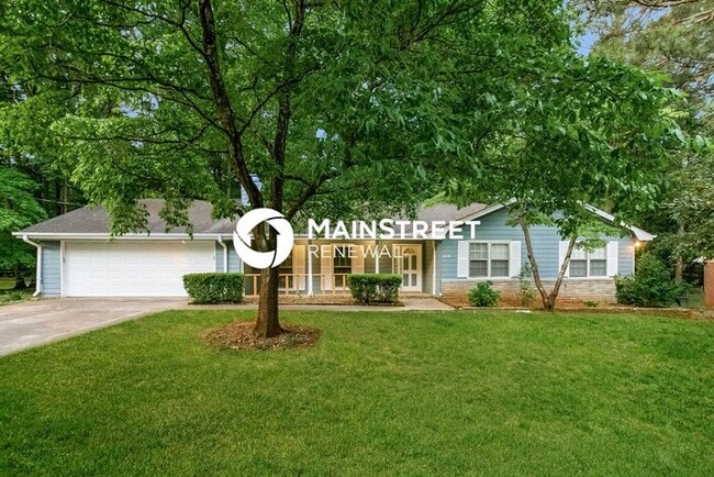 3 Bedroom Pet-Friendly Home in Covington, GA with Main Street Renewal - 3 Bedroom Pet-Friendly Home in Covington, GA with Main Street Renewal