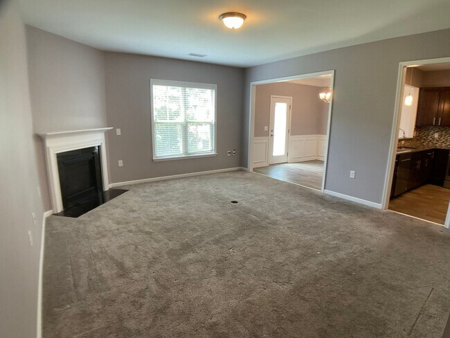 Building Photo - Gorgeous Townhome in Brier Crossings!