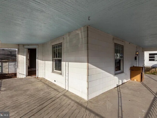 Building Photo - 304 4th St