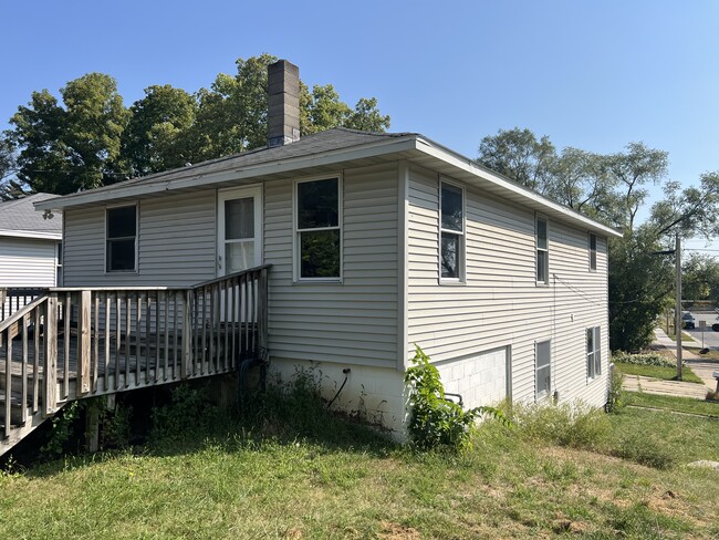 Building Photo - 1803 Loftsgordon Ave