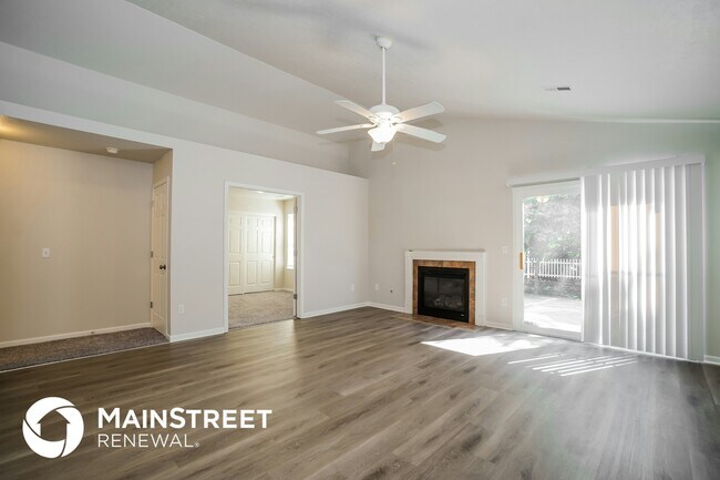 Foto del edificio - 6817 Riding Trail Dr