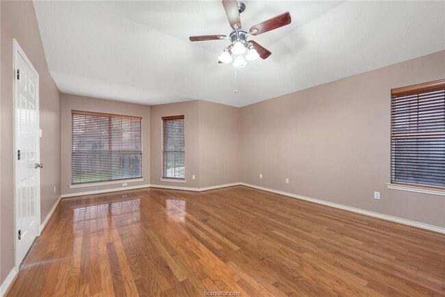 Building Photo - 2925 Mirrormere Cir