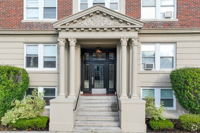 Entrada - 175 Ocean St