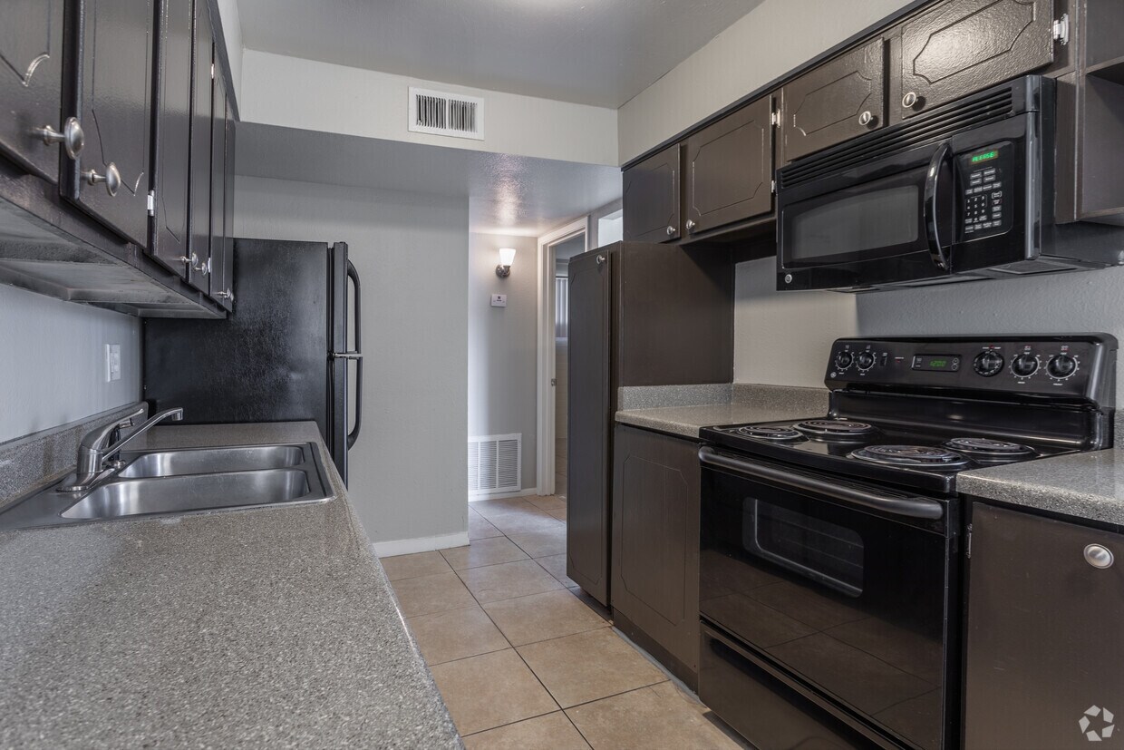 Plaza West Apartments in Phoenix, AZ