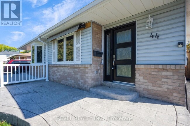 Building Photo - 44 Marblehead Crescent