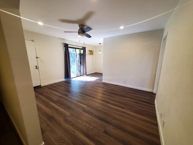 Building Photo - 8641 Glenoaks Blvd