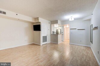 Building Photo - 1050 N Taylor St