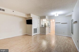 Building Photo - 1050 N Taylor St