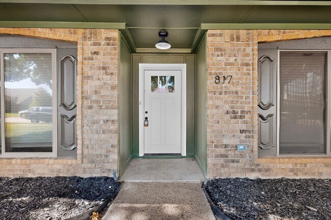 Foto del edificio - 817 Sycamore Creek Rd