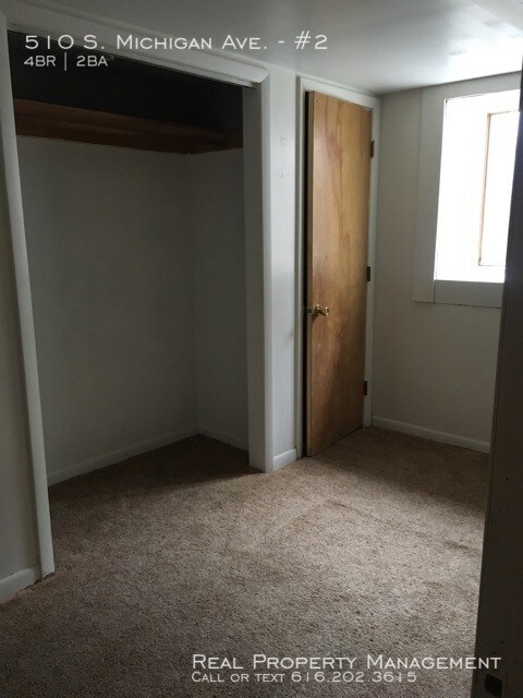 Building Photo - 4 Bedroom 2 Bath Walk to Ferris Campus!