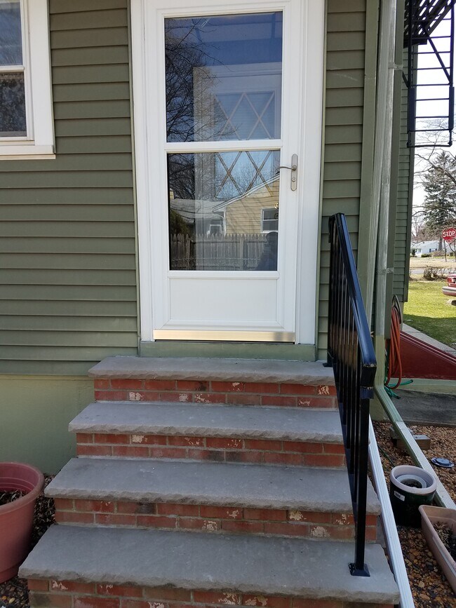 Private entrance - 138 Hamilton Blvd