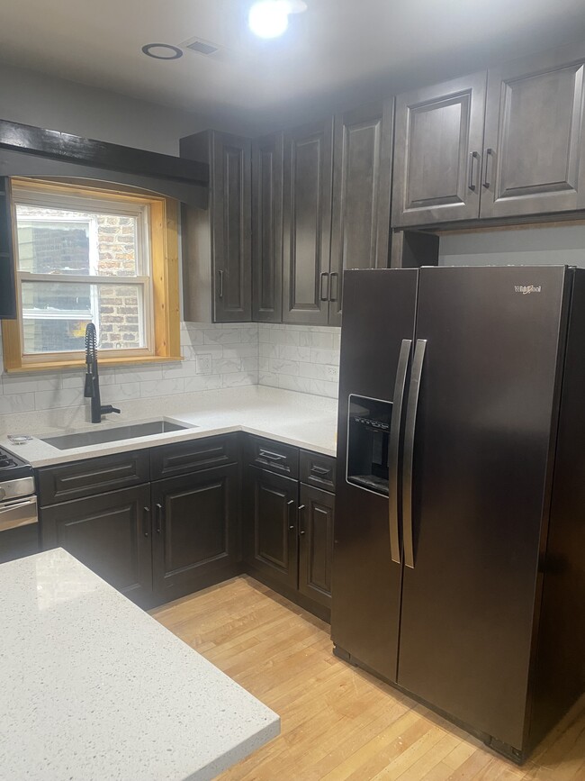 Foto del edificio - 4724 W Schubert Ave