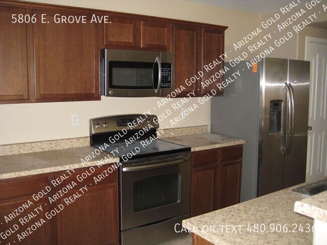 Building Photo - 5806 E Grove Ave