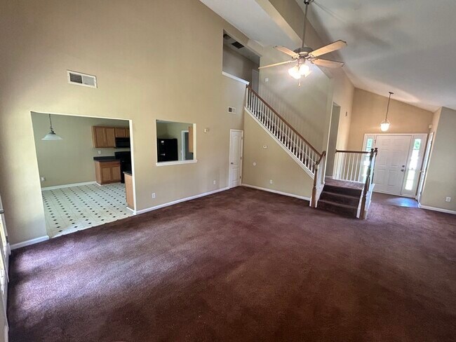 Foto del edificio - Spacious home in Lake Community