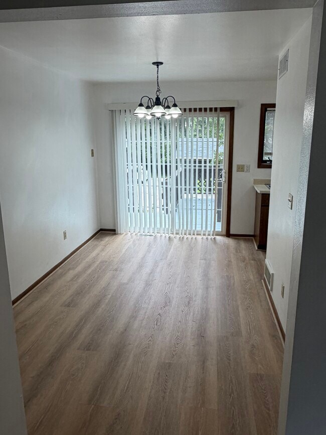 Comedor - 110 Johnston Dr