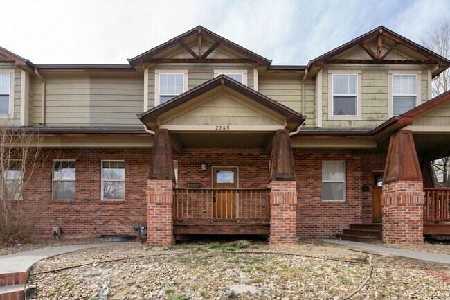 Foto del edificio - Exceptional 5-Bedroom Home Steps from the University of Denver