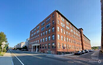 Building Photo - 145 Canal St E