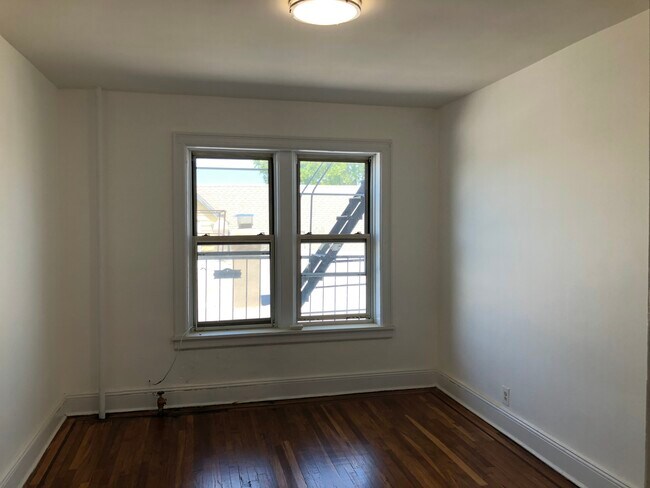 Building Photo - 162 Avenue C