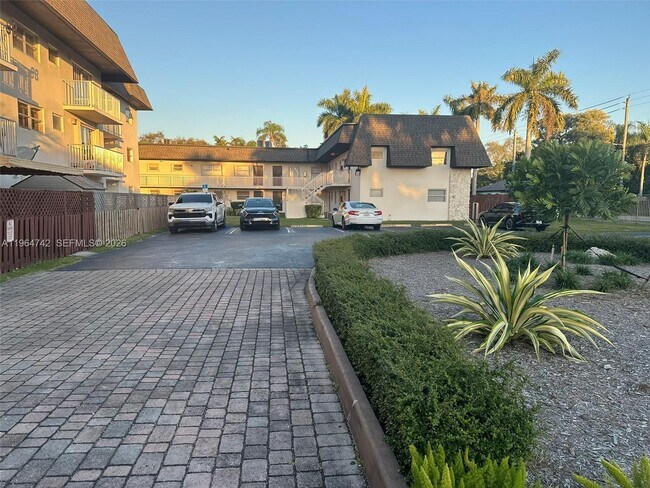 Foto del edificio - 8475 SW 94th St