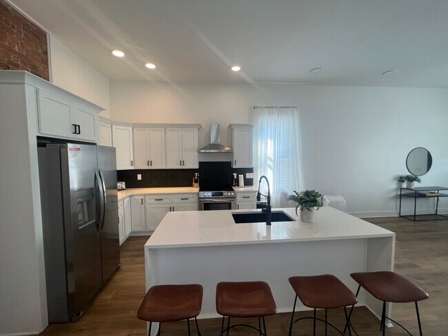 Building Photo - 604 Barret Ave