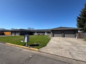 Building Photo - 2840 Railroad St SE